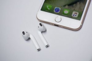 AirPods — новые наушники от Apple
