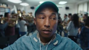 Pharrell Williams в рекламе Beats by Dre.