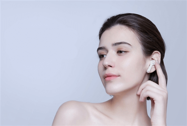 Xiaomi Mi AirDots Pro в ушах