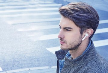 Xiaomi Mi AirDots Pro в ушах