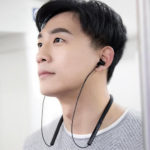 Xiaomi Mi Collar Bluetooth Headset на голове