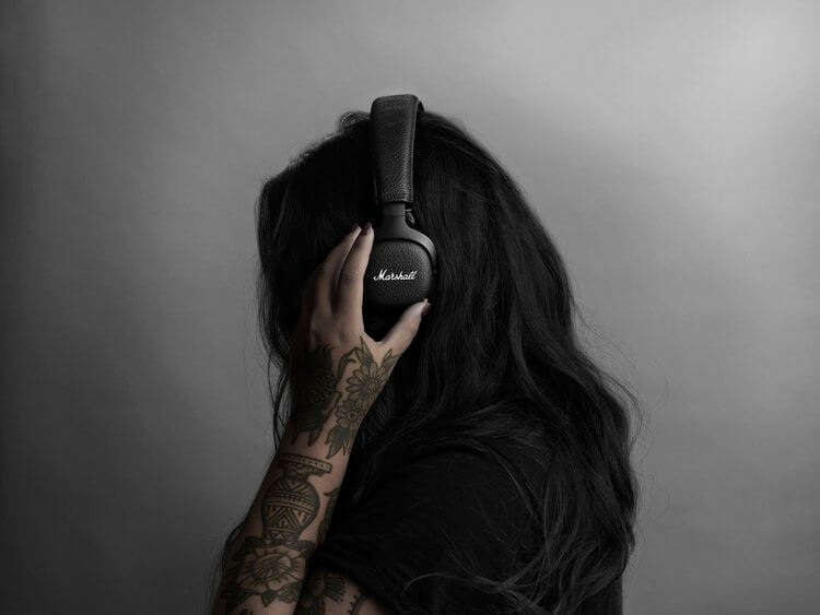 Marshall Mid Bluetooth на голове