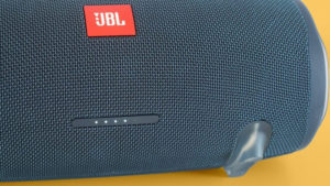 JBL Xtreme 2 индикация уровня заряда