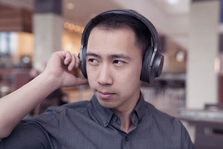 Sony WHH900N h.ear on 2 Wireless NC на голове
