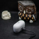 GetLux Mini Ears на зарядке