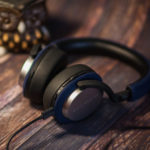 Bowers & Wilkins PX5 на зарядке