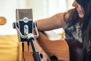 USB микрофон AKG Lyra - для подкастов, стримов, видео для Youtube