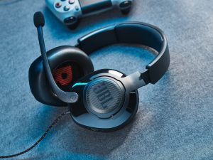 JBL_Quantum 200_300_Lifestyle Image_Still_2048px