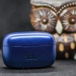 JBL Live 300TWS кейс спереди