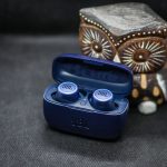 JBL Live 300TWS в кейсе