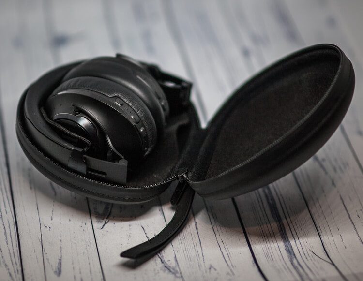 JBL CLUB 950NC в кейсе