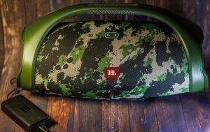 JBL Boombox 2 на зарядке