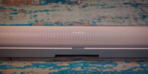 Sonos Arc soundbar спереди