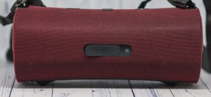 Nakamichi Punch сзади (NFC, кнопка и разъёмы за заглушкой)