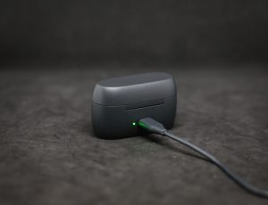 Jabra Elite Active 75t на зарядке