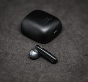 JBL Tune 225 TWS форма капсюля