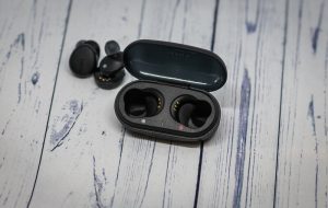 Sony WF-XB700 кейс внутри