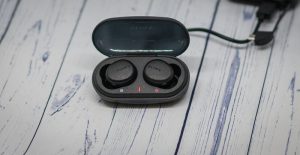 TWS Наушники Sony WF-XB700 на зарядке индикация в кейсе