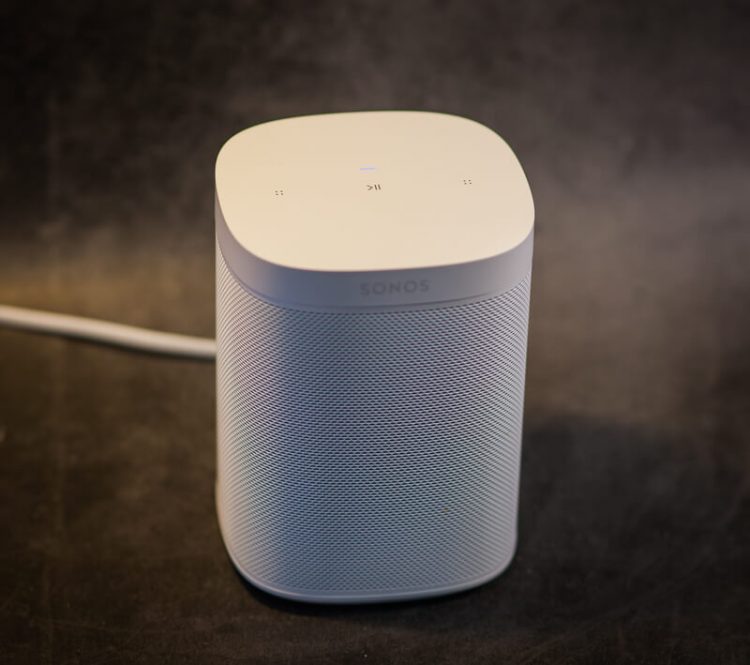 Sonos One SL сенсорное управление и индикатор