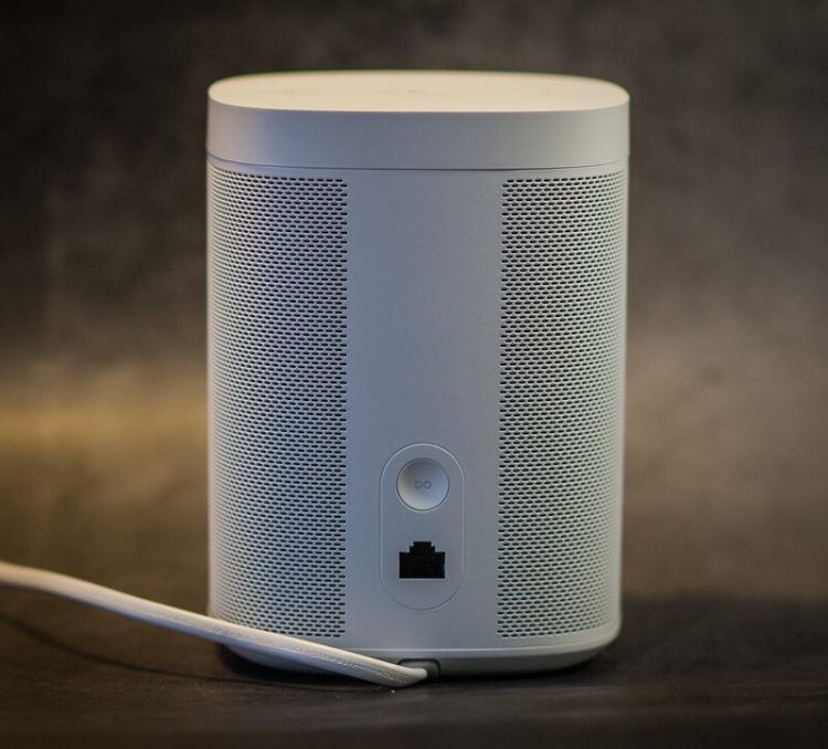 Sonos One SL сзади