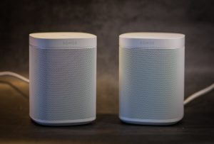 Sonos One SL две колонки, объединение в стерео-пару