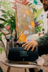 jbl xtreme 3 pushing button