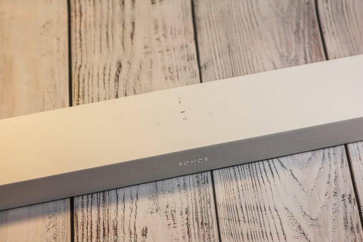 Sonos Beam сверху, управление, микрофоны и индикатор