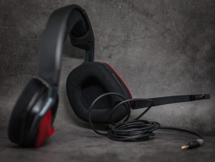 Corsair Void Elite Surround амбушюры и микрофон
