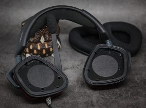 Corsair Void Elite Surround динамики (прикрытые, но без амбушюров)