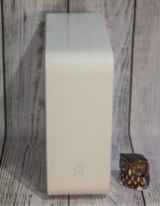 Sonos Sub сбоку, кнопка и индикатор
