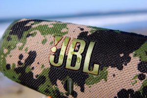 jbl charge 5 beach 6