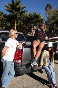 jbl charge 5 beach hanging truck