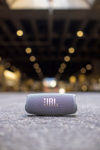 jbl charge 5 lifestyle 1