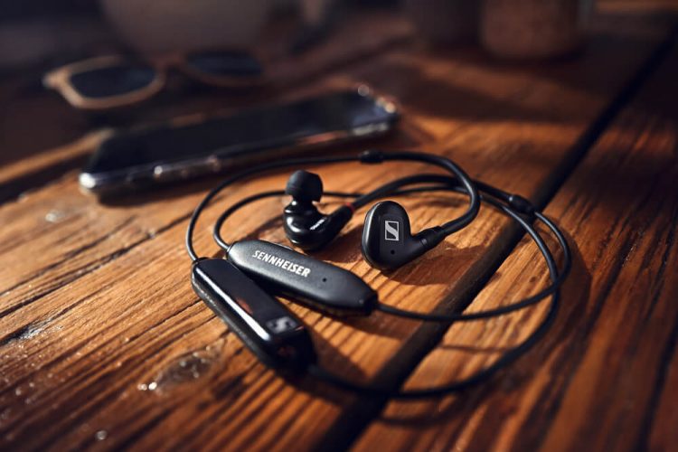 ie 100 pro wireless black product mood shot 1070389