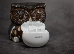 Huawei Freebuds 4i в кейсе