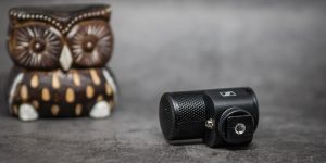 Sennheiser MKE 200 снизу, крепление и разъём