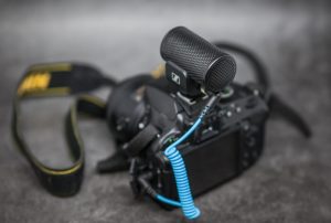 Sennheiser MKE 200 крепление на камере, развёрнут назад