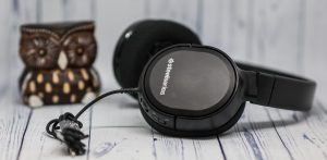 SteelSeries Arctis 1 крепление кабеля