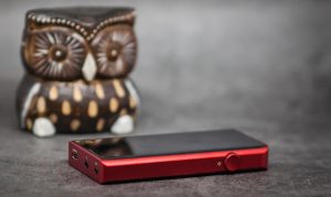 Shanling M5s сбоку, колёсико регулировки громкости