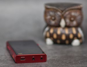 Shanling M5s снизу: разъёмы USB-C, 3,5 мм и 2,5 мм (балансный)