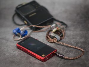 Shanling M5s и Shanling ME200 с балансным кабелем