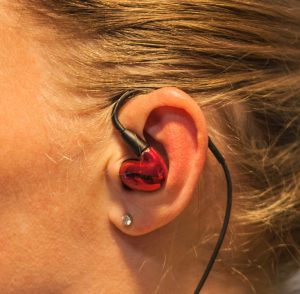Shure Aonic 5 в ухе