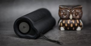 Tronsmart Force 2 сбоку, пассивный излучатель