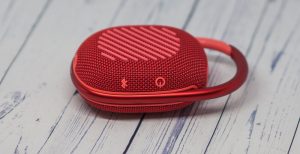 JBL Clip 4 кнопки питания и Bluetooth
