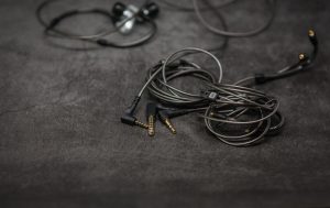 Sennheiser IE 900 комплектные провода, разные штекеры (3,5 мм, 2,5 мм и 4,4 мм)