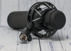 HyperX QuadCast S крепление на пантограф