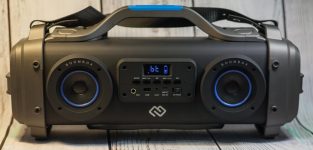 Портативная акустика Digma S-38 спереди