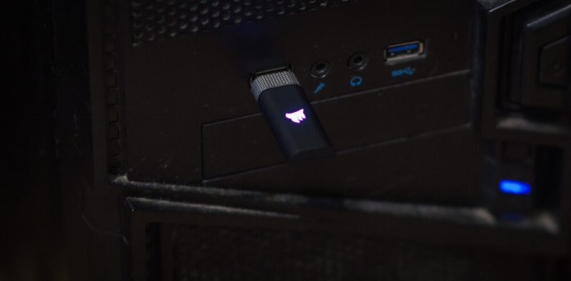 Corsair Virtuoso RGB Wireless USB-адаптер