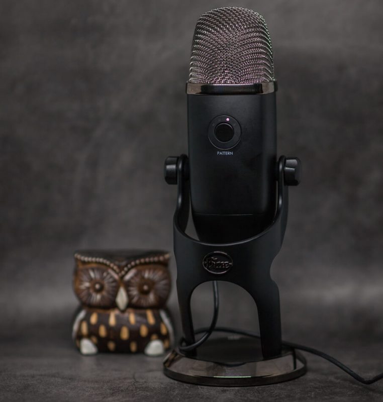 Blue Yeti X сзади, индикация выбора диаграмм направленности