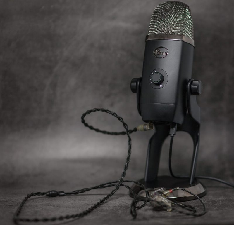Blue Yeti X регулировка громкости наушников для прямого мониторинга